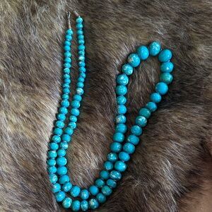Elegant Turquoise Beaded Necklace